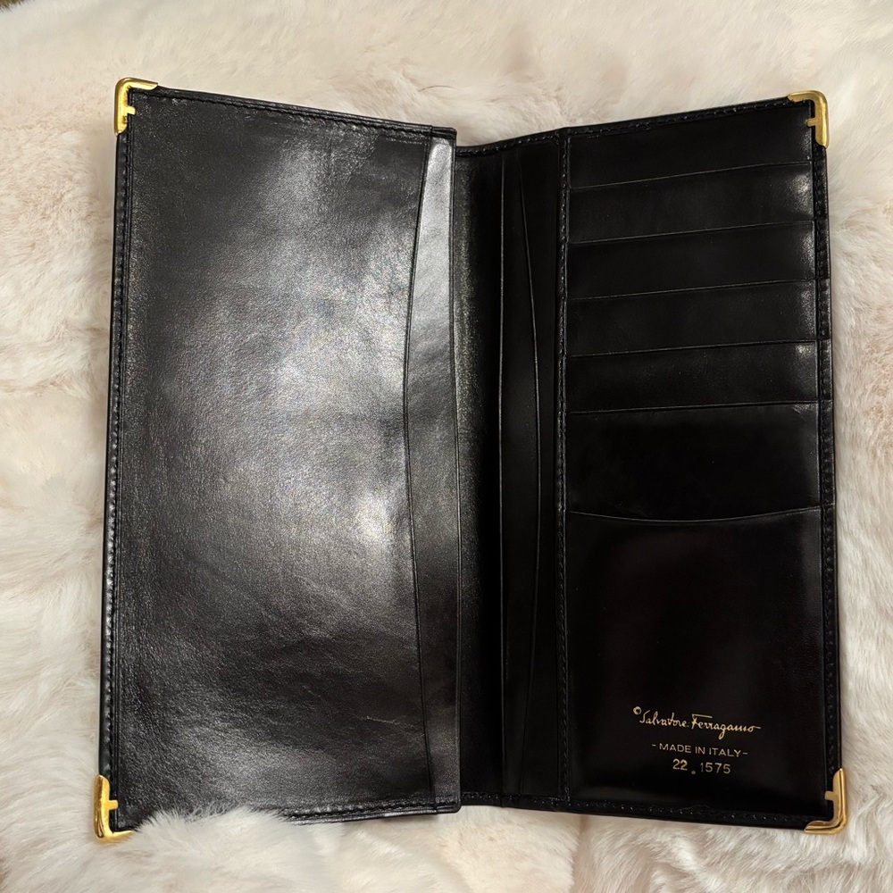 Salvatore Ferragamo Elegant Leather Wallet in Box - Picture 14 of 16